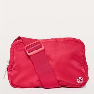 NWOT LULULEMON BELT BAG FANNY PACK NEVER USED IN FUSCIA PINK SIZE O/S